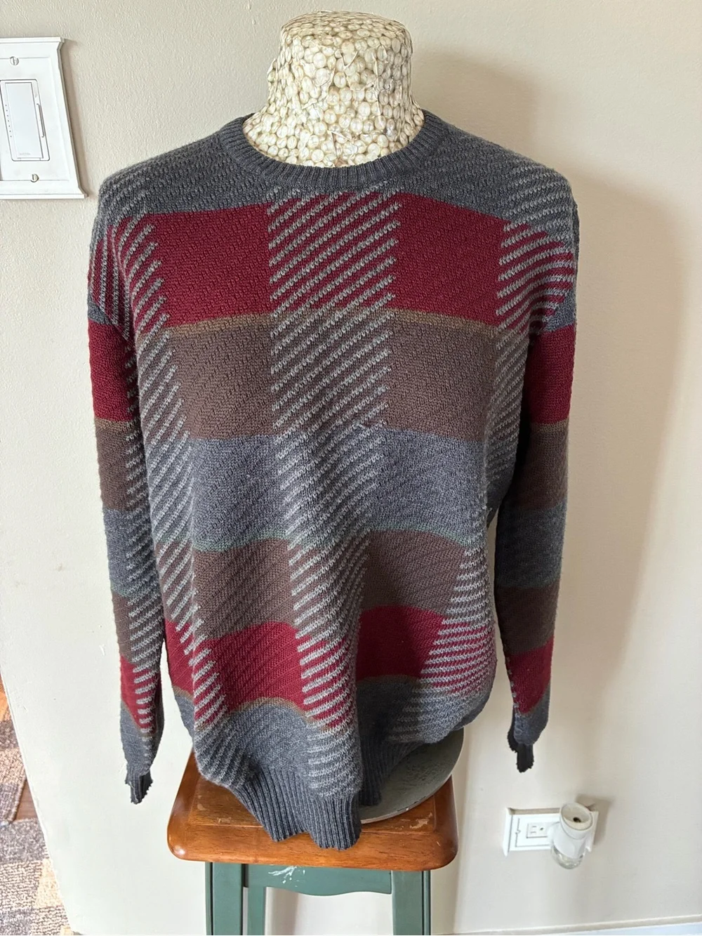 Vintage Lord & Taylor Men's Crewneck 100% virgin Wool Sweater